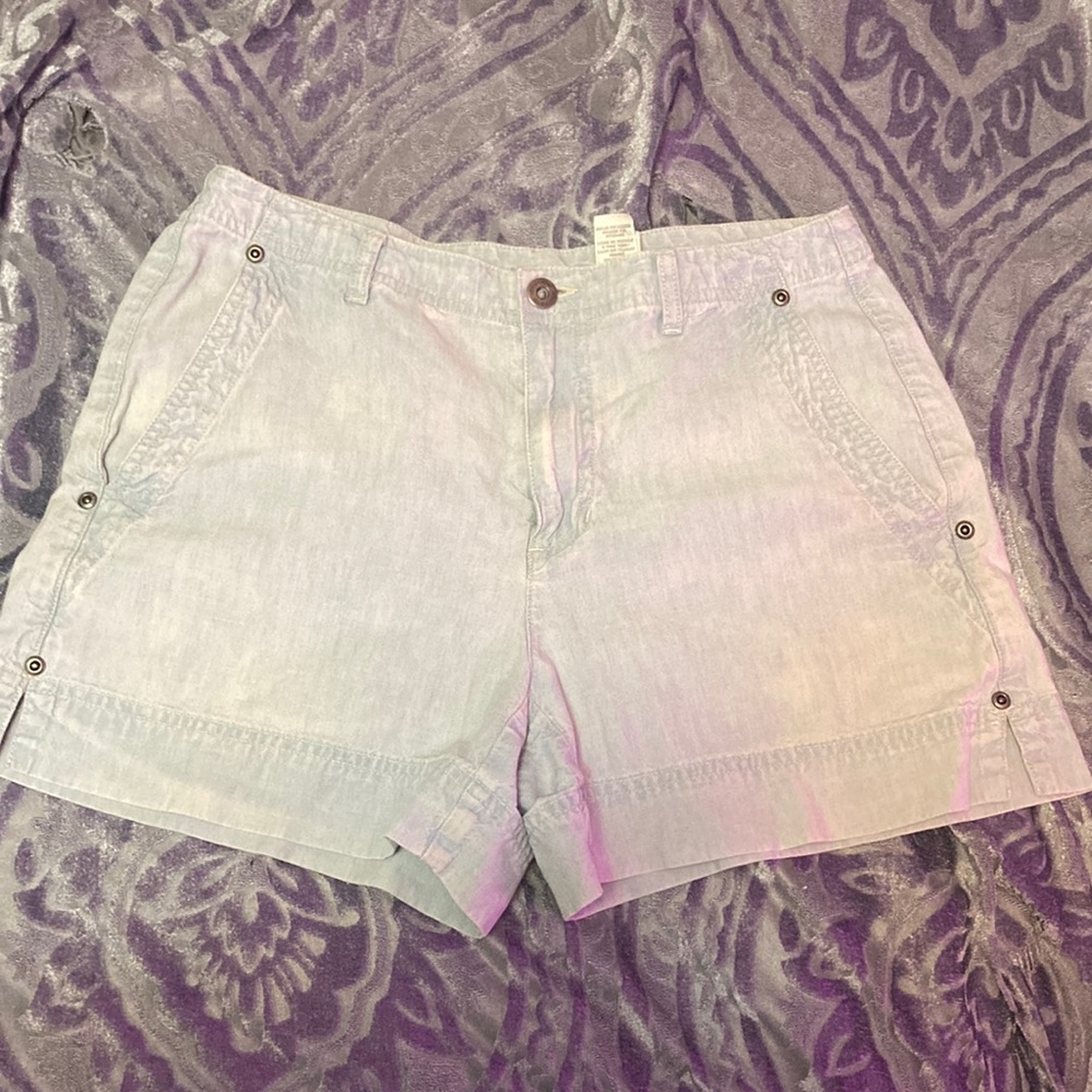 Light wash blue denim shorts size petite 8 brand is Liz Claiborne